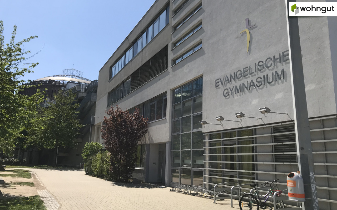 Gymnasium nähe Gasometer